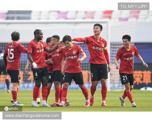 焦点对决引爆赛场激情豪门强强碰撞新星崛起改写赛季格局走势展望